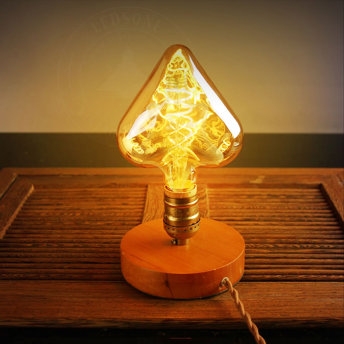 Vintage Retro style E27 Edison Screw Amber Glass light Bulbs , Warm White Colour Indoor decorative Lamp